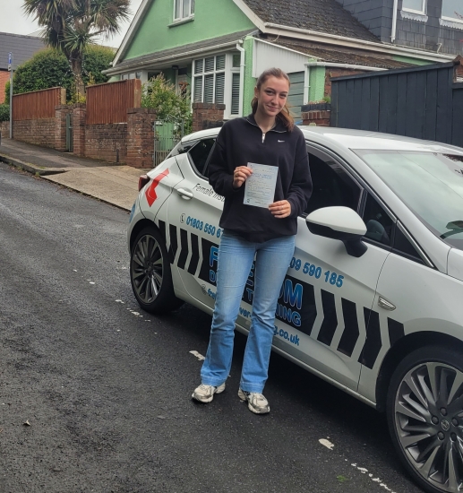Julie was an amazing instructor and managed to work around my college and work hours. I would 100% recommend her as she was very calm and patient when I was learning to drive with her.